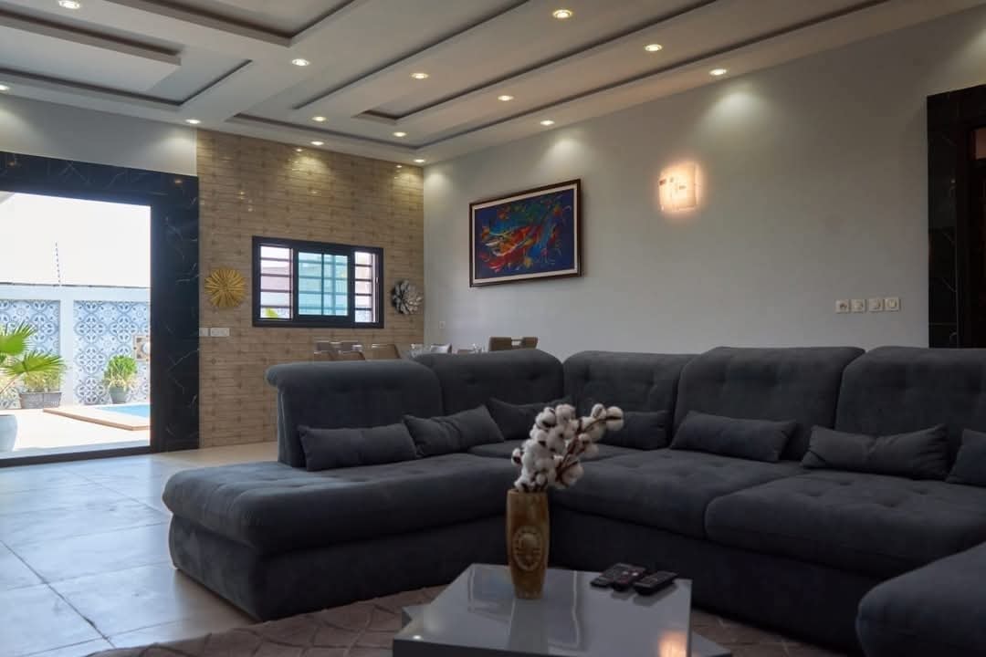 DUPLEX HAUT STANDING AVEC PISCINE À ABIDJAN (ANANI, ANCIENNE ROUTE DE BASSAM)