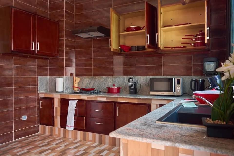 DUPLEX HAUT STANDING AVEC PISCINE À ABIDJAN (ANANI, ANCIENNE ROUTE DE BASSAM)