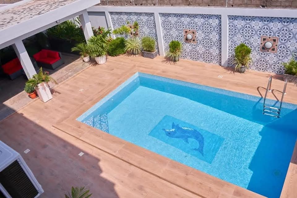 DUPLEX HAUT STANDING AVEC PISCINE À ABIDJAN (ANANI, ANCIENNE ROUTE DE BASSAM)