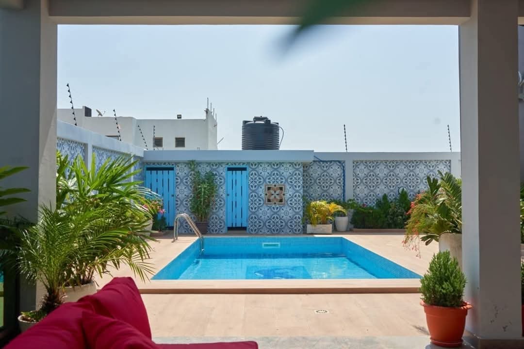 DUPLEX HAUT STANDING AVEC PISCINE À ABIDJAN (ANANI, ANCIENNE ROUTE DE BASSAM)
