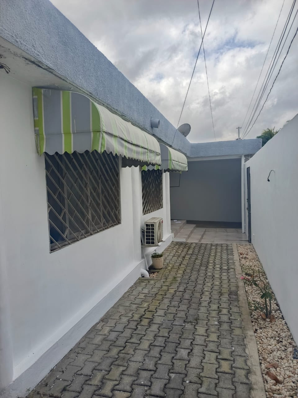 Villa Basse 4 Pièces avec Dépendance à Cocody Riviera Golf – Les Jardins