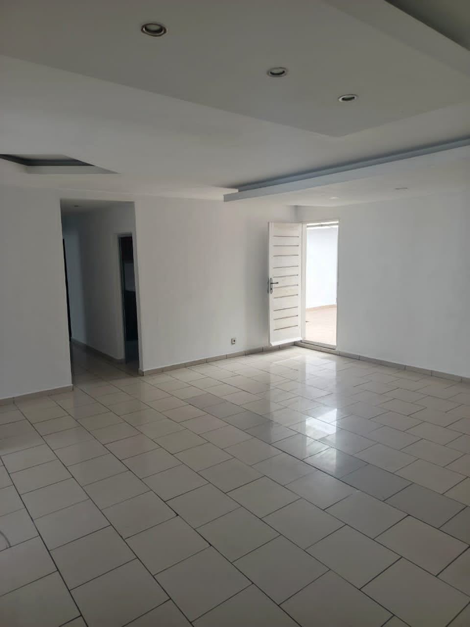 Villa Basse 4 Pièces avec Dépendance à Cocody Riviera Golf – Les Jardins