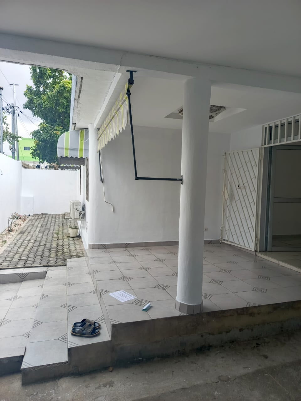 Villa Basse 4 Pièces avec Dépendance à Cocody Riviera Golf – Les Jardins