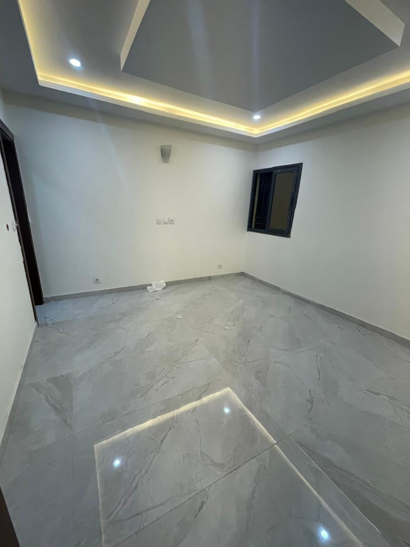 Appartement 3 Pièces Haut Standing à Cocody Riviera Bonoumin – En Bordure