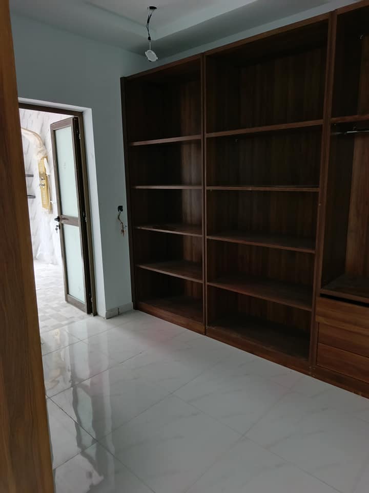 Triplex Haut Standing 7 Pièces avec Terrasse et Garage – Cocody Riviera Faya Jules Verne
