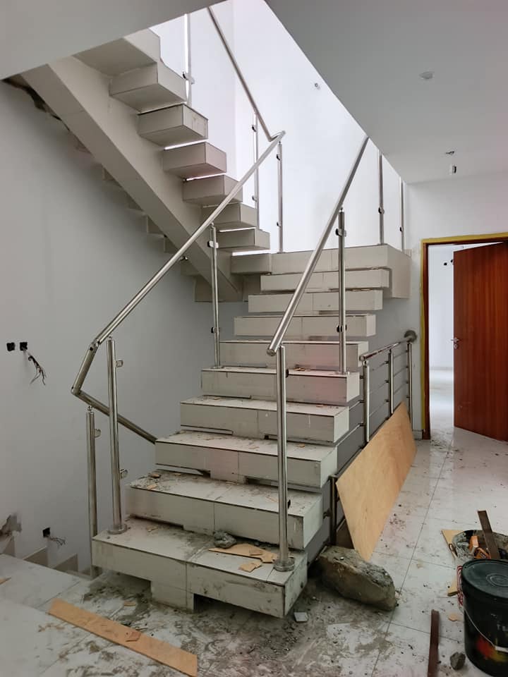 Triplex Haut Standing 7 Pièces avec Terrasse et Garage – Cocody Riviera Faya Jules Verne