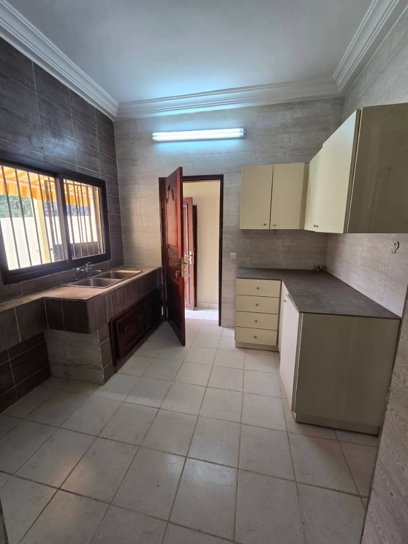 Duplex 6 Pièces avec Jardin & Garage – Abidjan Attoban (30ᵉ Arr.)