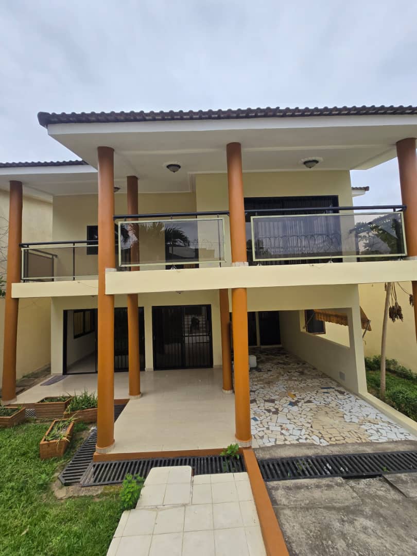 Duplex 6 Pièces avec Jardin & Garage – Abidjan Attoban (30ᵉ Arr.)