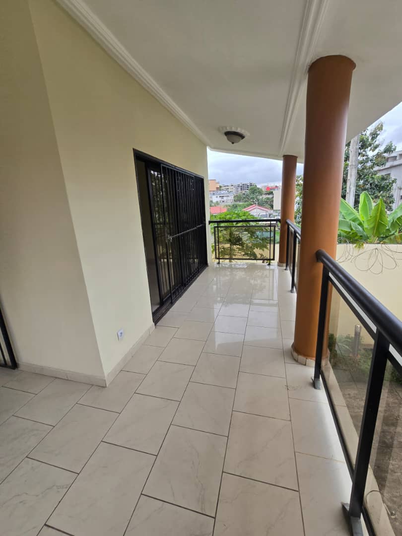 Duplex 6 Pièces avec Jardin & Garage – Abidjan Attoban (30ᵉ Arr.)
