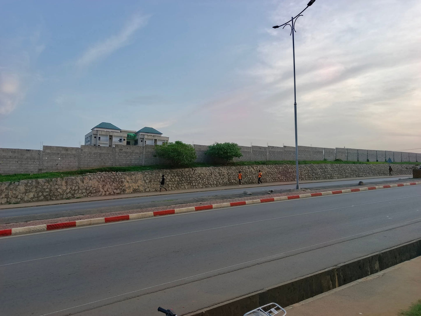 Terrain Nu 8.000 m² – Cocody Angré (Nouveau CHU)