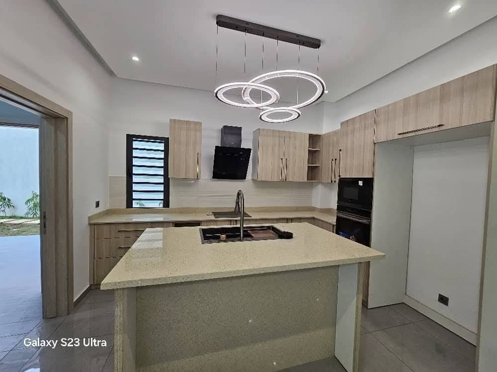Duplex Haut Standing 7 Pièces + 2 Indépendantes sur 350m² et 500² - Riviera Abatta