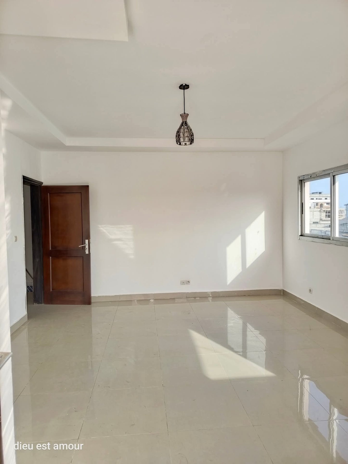 Villa 5 Pièces avec Grand Jardin – Bassam (Mockey-Ville)