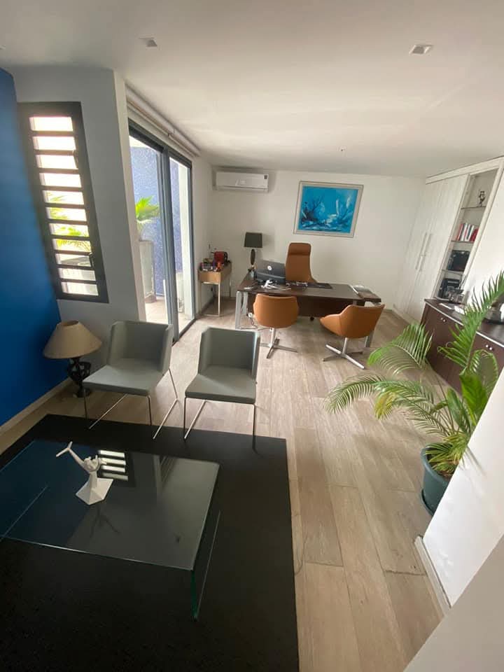 Appartement de Bureaux 5 pièces à Vendre au Plateau