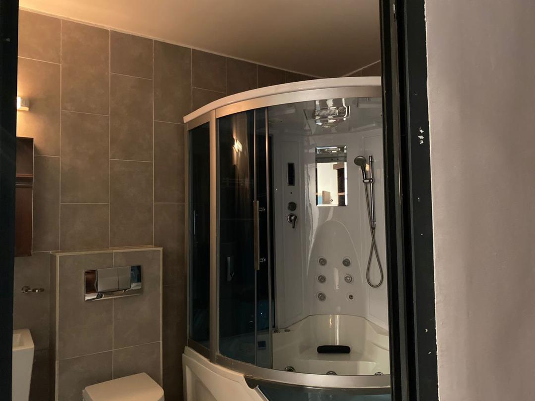 Location ou vente d'une villa triplex de 9 pièces à Faya (Cité Laurier 15)