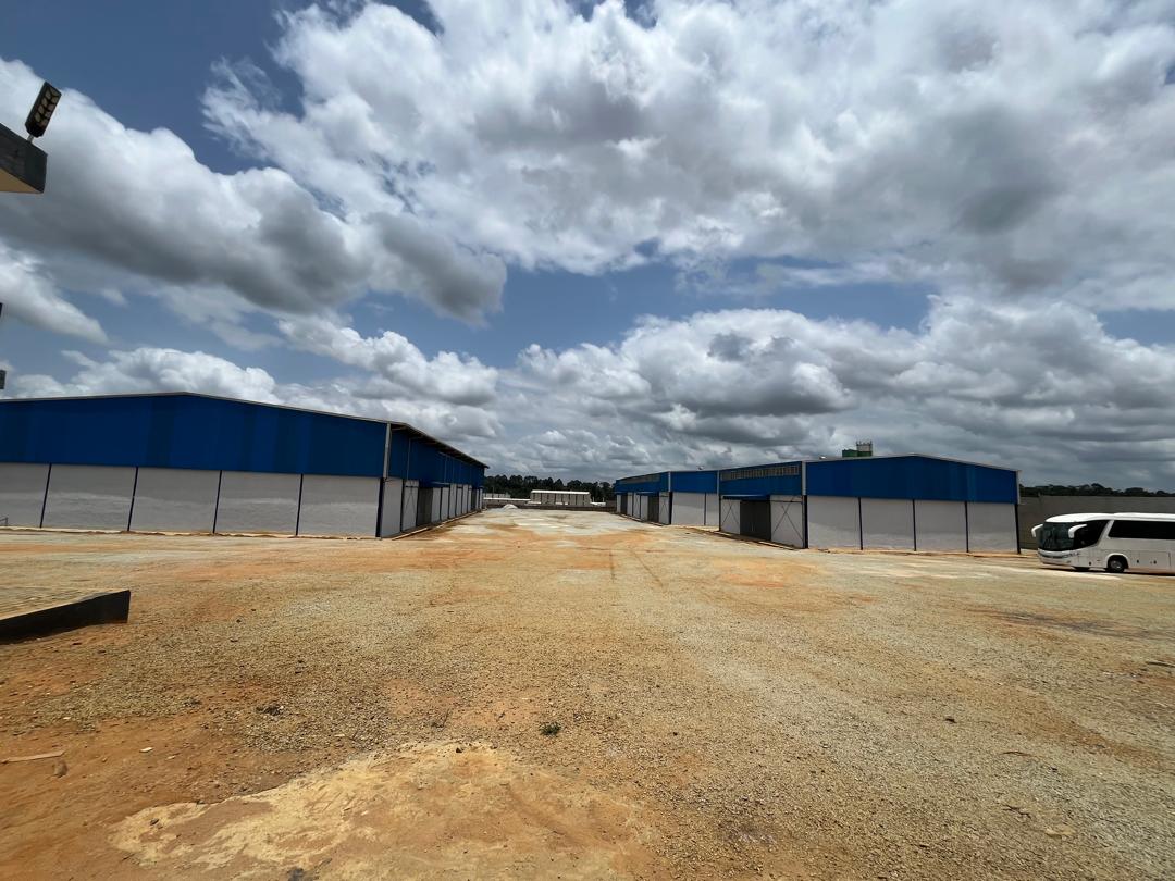 À LOUER – ENSEMBLE D’ENTREPÔTS + ESPACES ADMINISTRATIFS
Yopougon, Zone Industrielle / 5000f/m²