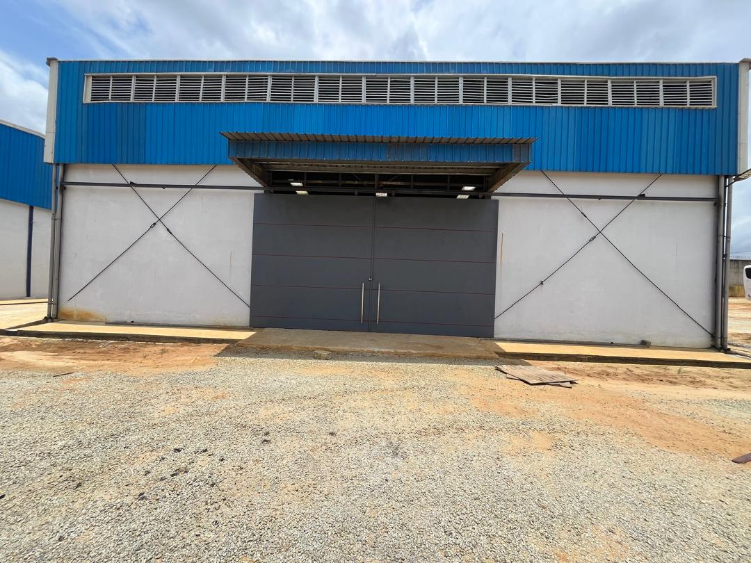 À LOUER – ENSEMBLE D’ENTREPÔTS + ESPACES ADMINISTRATIFS
Yopougon, Zone Industrielle / 5000f/m²