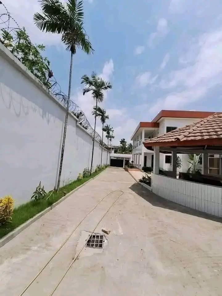 Villa Duplex 10 pièces avec piscine et grand jardin – Cocody Riviera Bonoumin