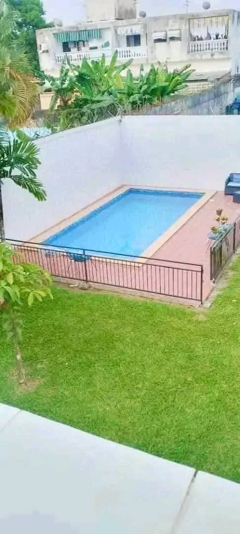 Villa Duplex 10 pièces avec piscine et grand jardin – Cocody Riviera Bonoumin