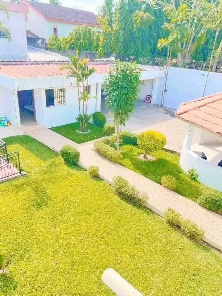 Villa Duplex 10 pièces avec piscine et grand jardin – Cocody Riviera Bonoumin