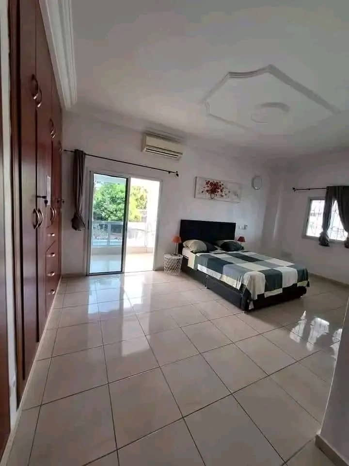 Villa Duplex 10 pièces avec piscine et grand jardin – Cocody Riviera Bonoumin