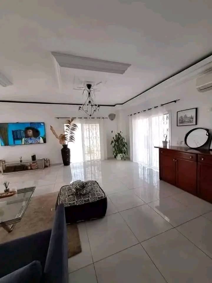 Villa Duplex 10 pièces avec piscine et grand jardin – Cocody Riviera Bonoumin