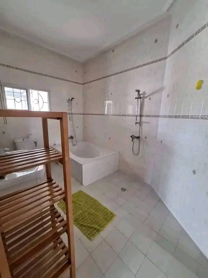 Villa Duplex 10 pièces avec piscine et grand jardin – Cocody Riviera Bonoumin