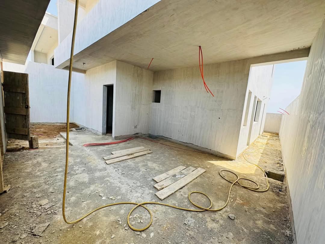 Un duplex de type 5 pièces disponible à Bingerville ANAN ZONE RÉSIDENTIELLE