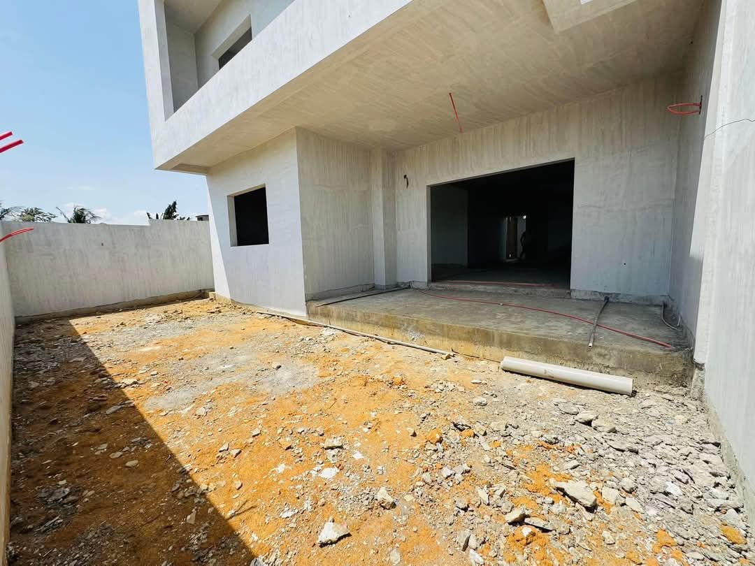 Un duplex de type 5 pièces disponible à Bingerville ANAN ZONE RÉSIDENTIELLE
