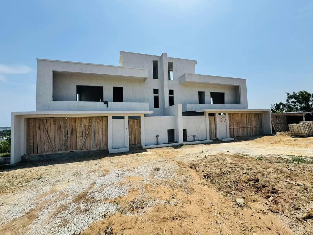 Un duplex de type 5 pièces disponible à Bingerville ANAN ZONE RÉSIDENTIELLE