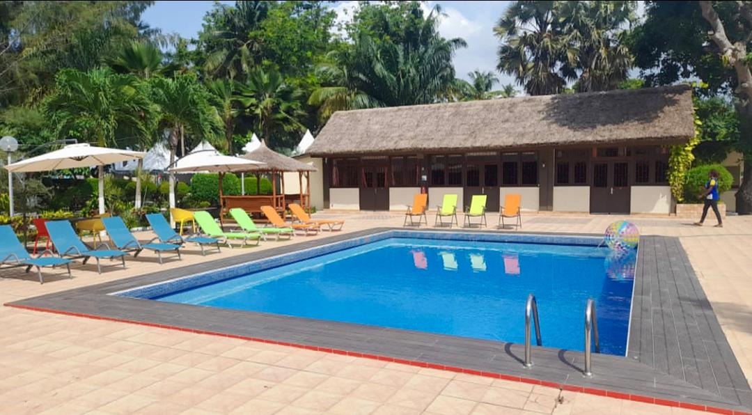 Hôtel-Résidence avec Restaurant et Piscine – Biétry, Bord de Lagune