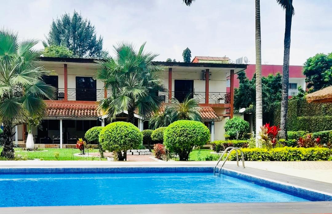 Hôtel-Résidence avec Restaurant et Piscine – Biétry, Bord de Lagune