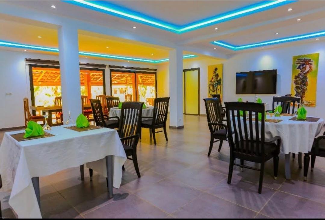 Hôtel-Résidence avec Restaurant et Piscine – Biétry, Bord de Lagune