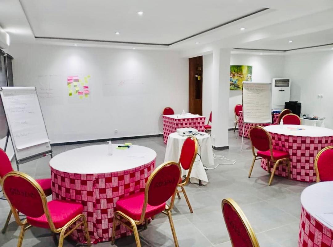 Hôtel-Résidence avec Restaurant et Piscine – Biétry, Bord de Lagune