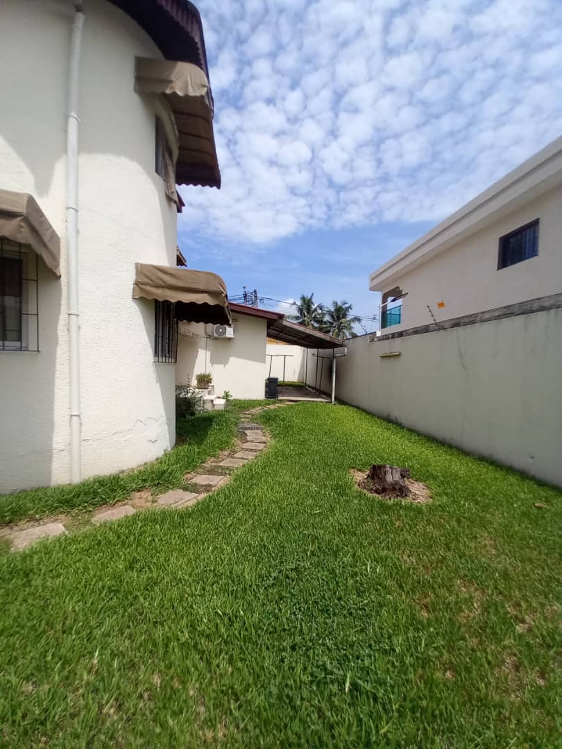 Villa Duplex 14 Pièces pour Bureaux – Riviera 3 Cocody