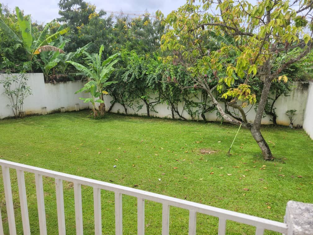 Ensemble de 2 Villas Basses sur 1 200 m² – Cocody 2 Plateaux Vallon Cité Lemenia