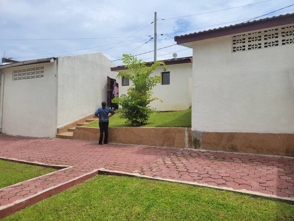 Ensemble de 2 Villas Basses sur 1 200 m² – Cocody 2 Plateaux Vallon Cité Lemenia