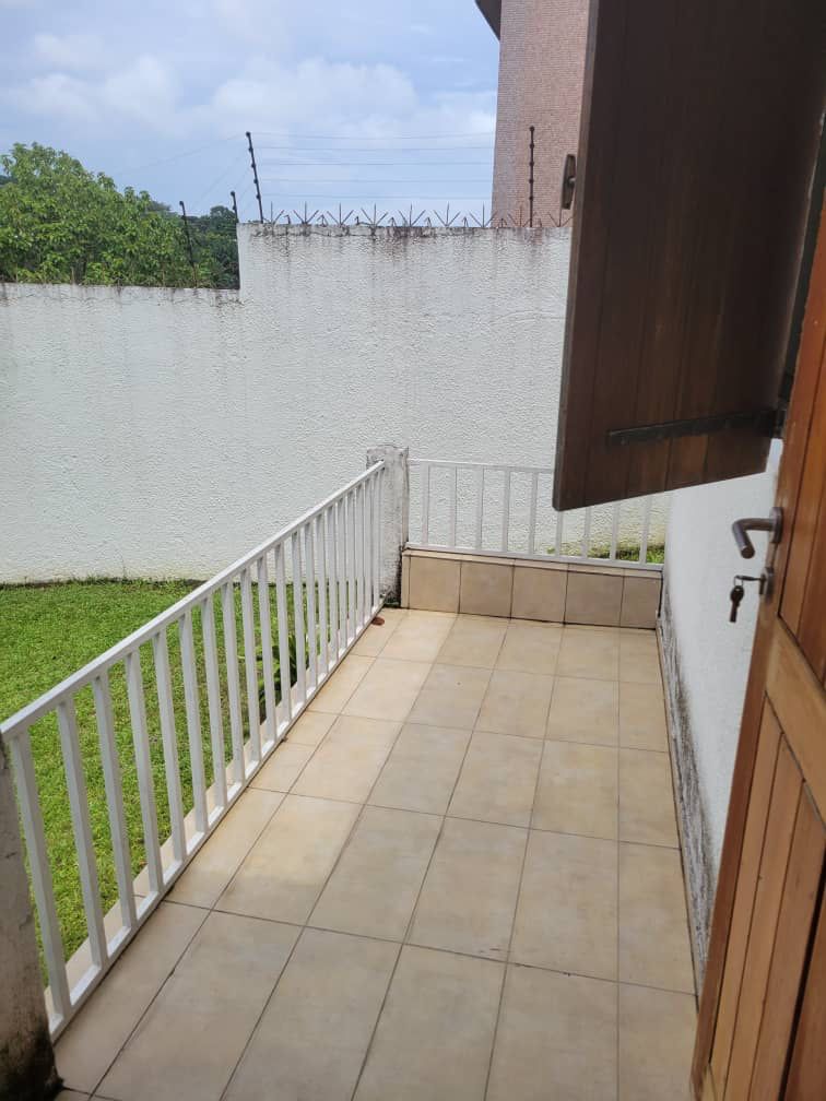 Ensemble de 2 Villas Basses sur 1 200 m² – Cocody 2 Plateaux Vallon Cité Lemenia