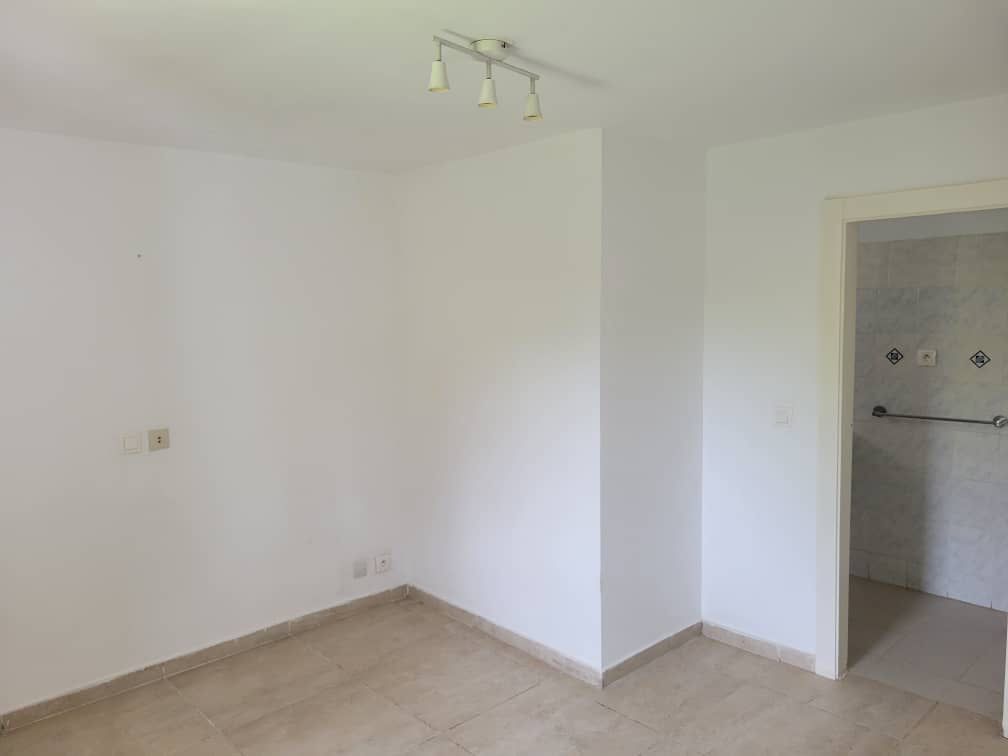 Ensemble de 2 Villas Basses sur 1 200 m² – Cocody 2 Plateaux Vallon Cité Lemenia