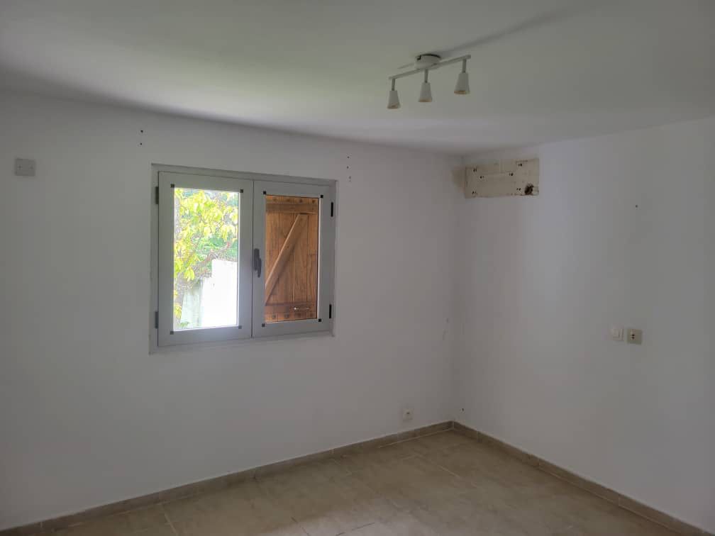 Ensemble de 2 Villas Basses sur 1 200 m² – Cocody 2 Plateaux Vallon Cité Lemenia
