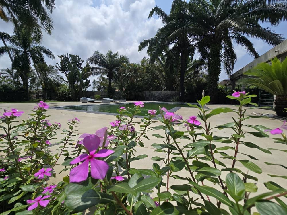 Villa Basse T6 avec Piscine et Vue Lagune – Vridi Cité