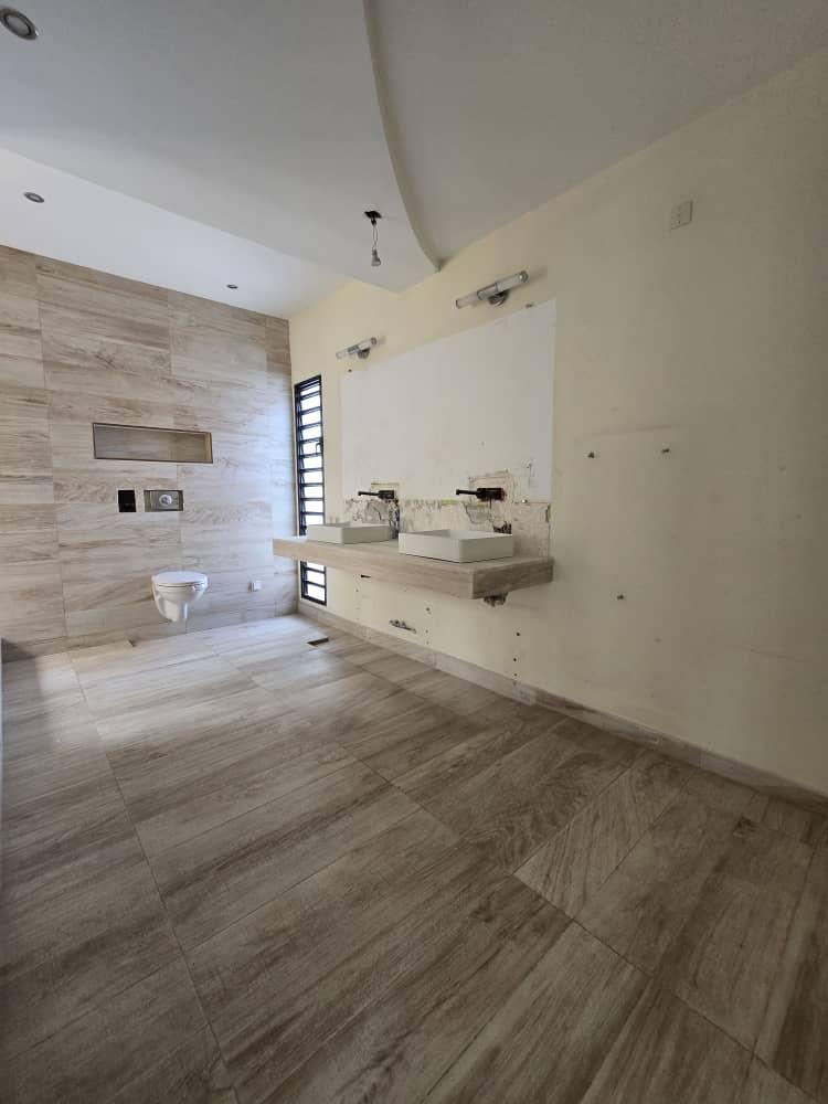 Villa Basse T6 avec Piscine et Vue Lagune – Vridi Cité