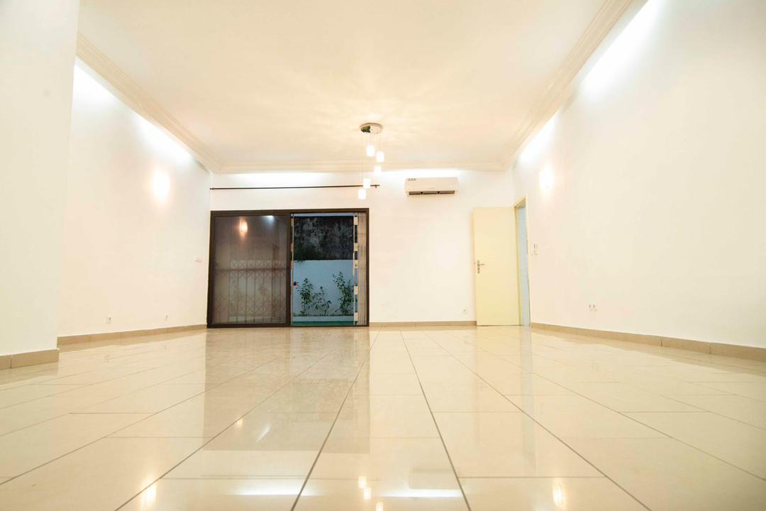 Villa Duplex 5 Pièces avec Piscine et Jardin – Riviera 3