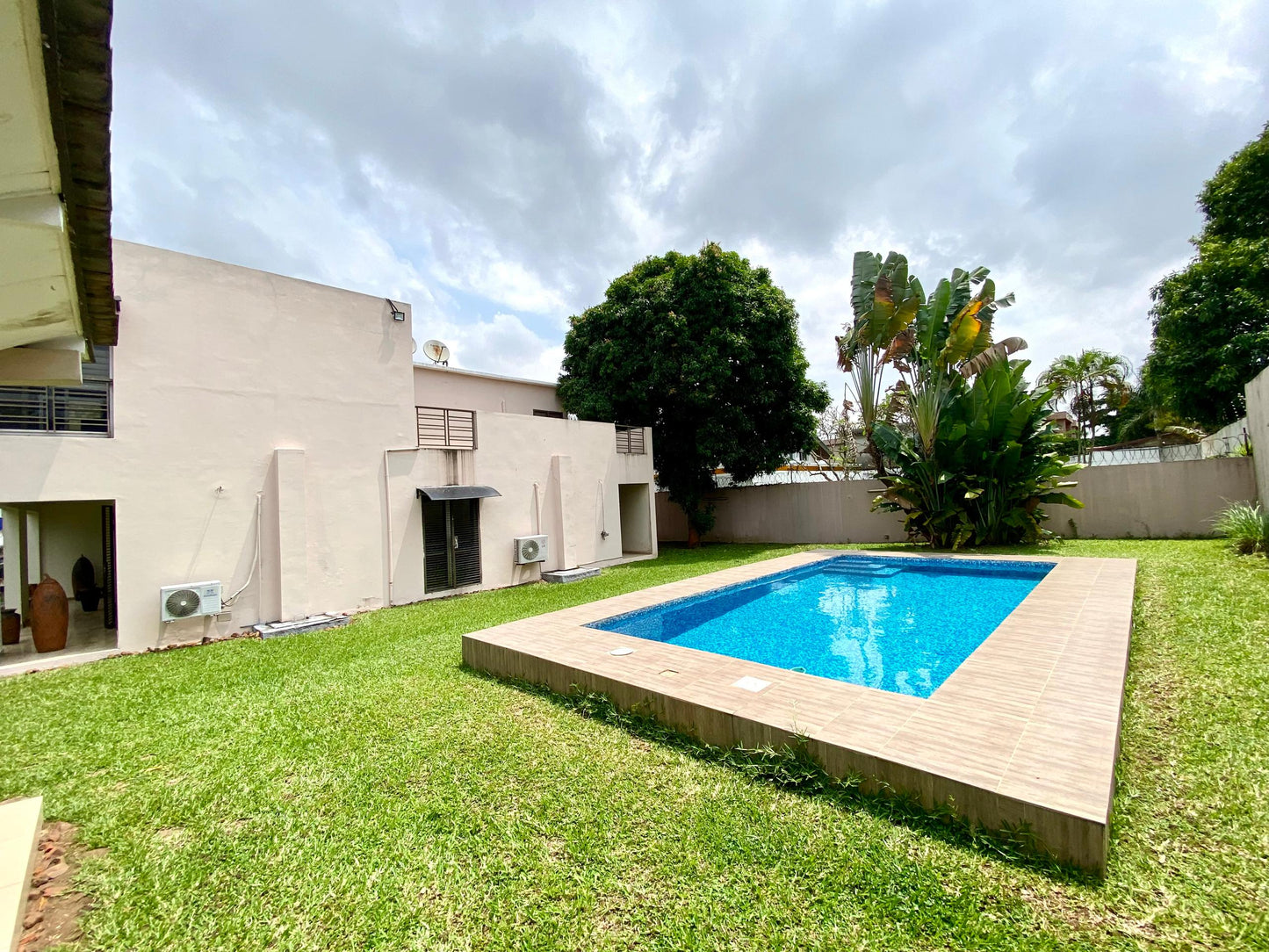 Villa Duplex T8 avec Piscine et Grand Jardin – 2 Plateaux Vallon