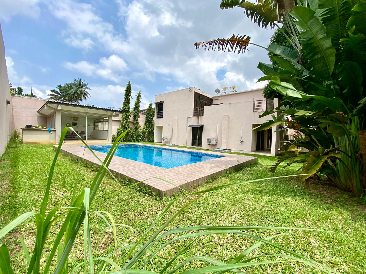 Villa Duplex T8 avec Piscine et Grand Jardin – 2 Plateaux Vallon