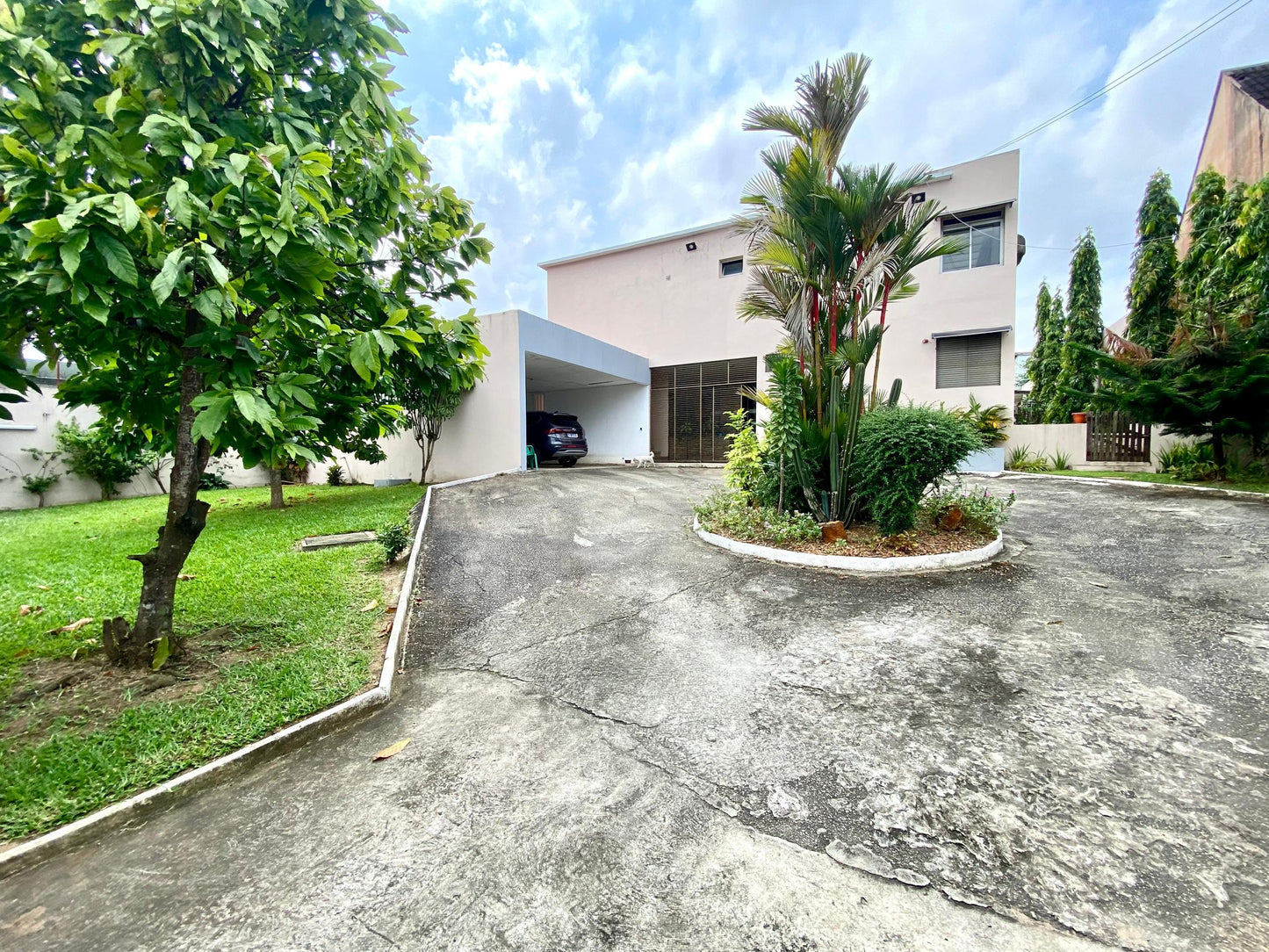 Villa Duplex T8 avec Piscine et Grand Jardin – 2 Plateaux Vallon