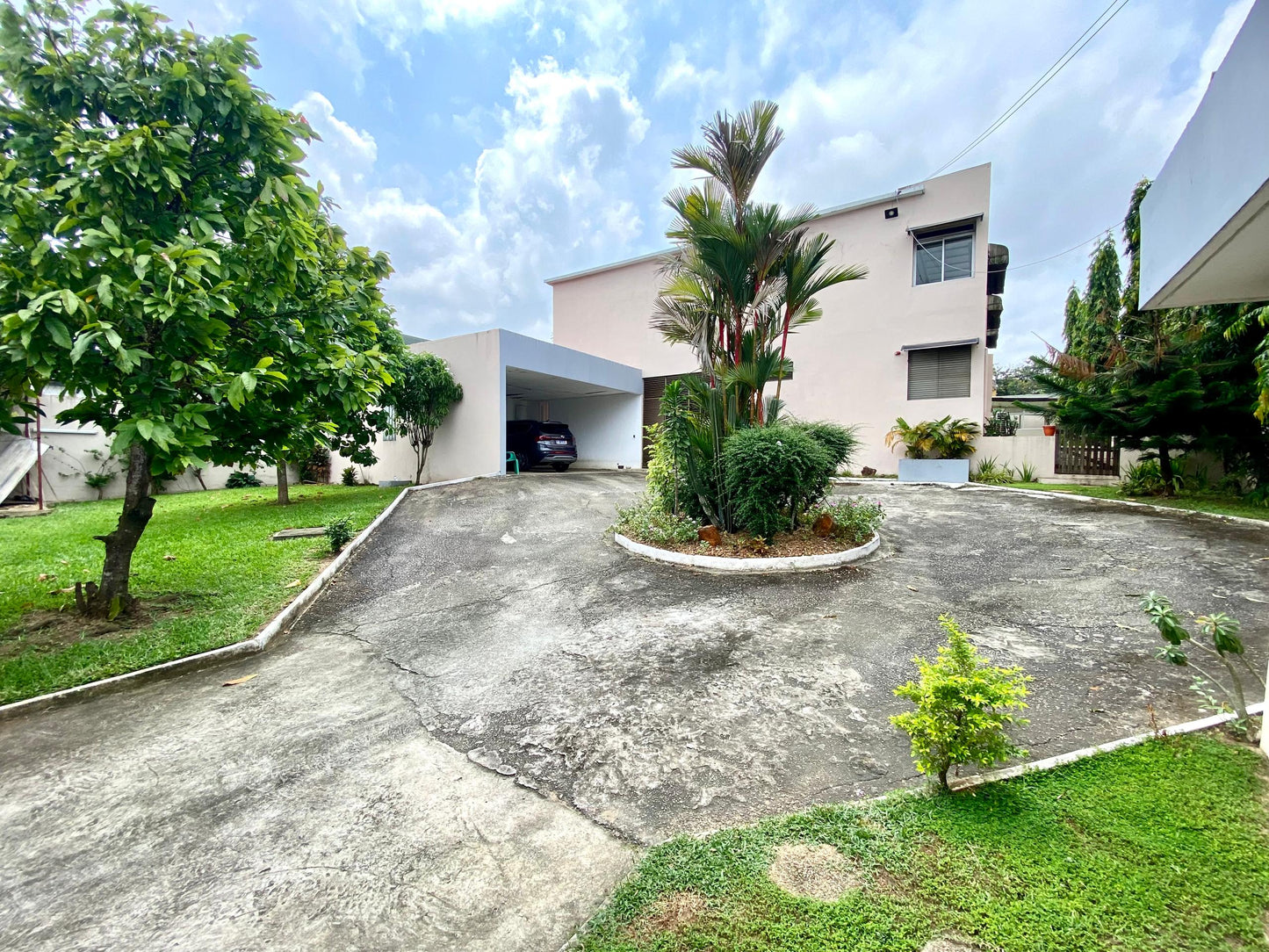 Villa Duplex T8 avec Piscine et Grand Jardin – 2 Plateaux Vallon
