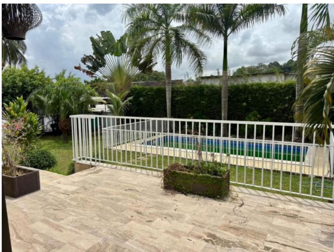 Villa 8 Pièces avec Piscine – Cocody Mermoz