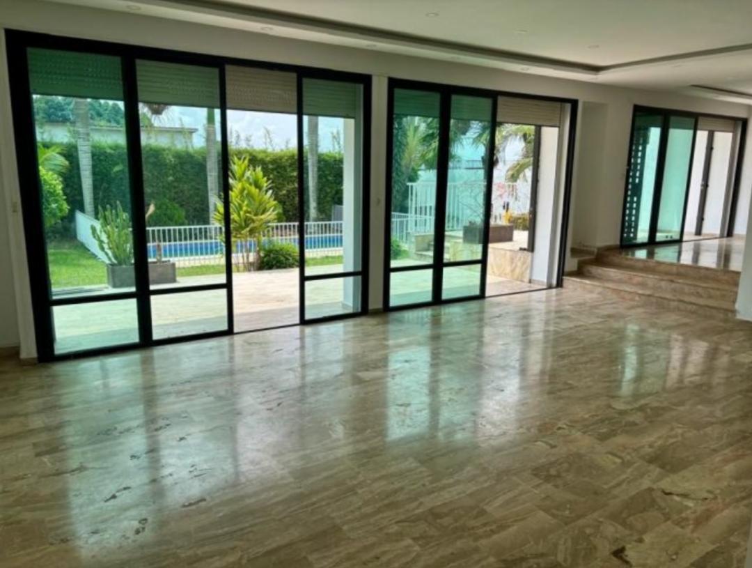 Villa 8 Pièces avec Piscine – Cocody Mermoz
