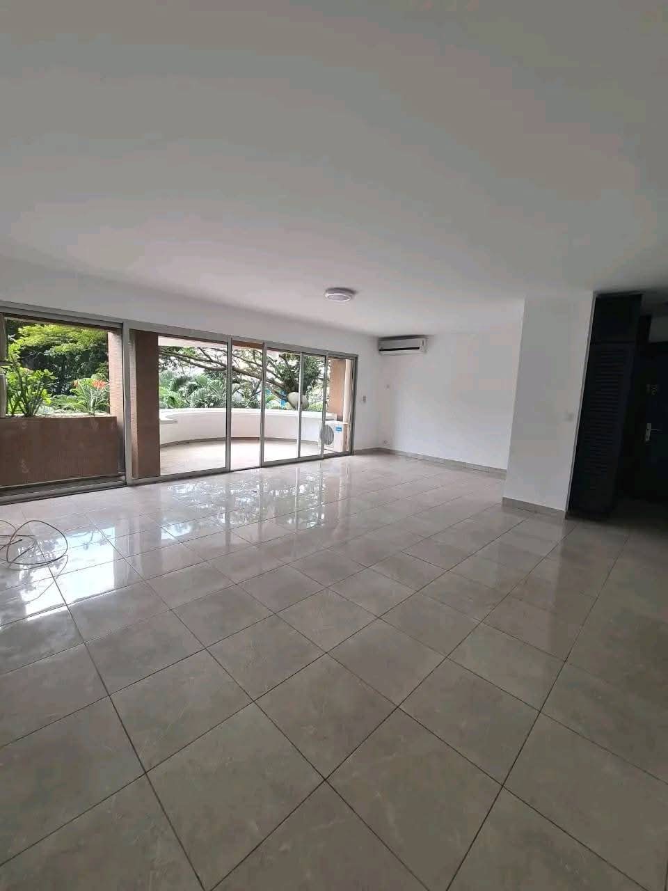 Appartement 4 Pièces Spacieux – Plateau Abidjan