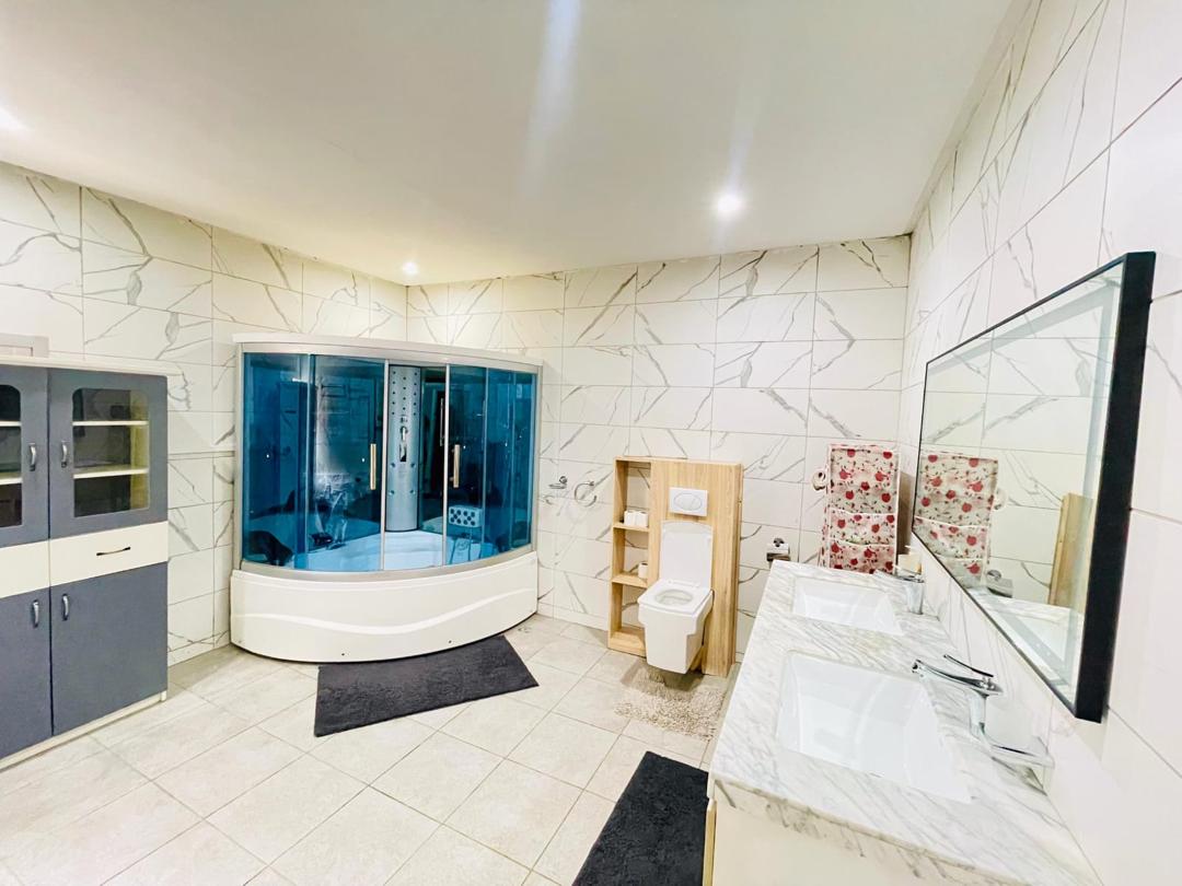 Villa Meublée 6 Pièces avec Piscine – Riviera Bonoumin